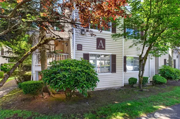 19230 Forest Park DR NE #A201, Lake Forest Park, WA 98155
