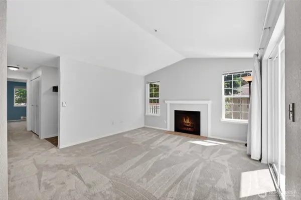 19230 Forest Park DR NE #A201, Lake Forest Park, WA 98155