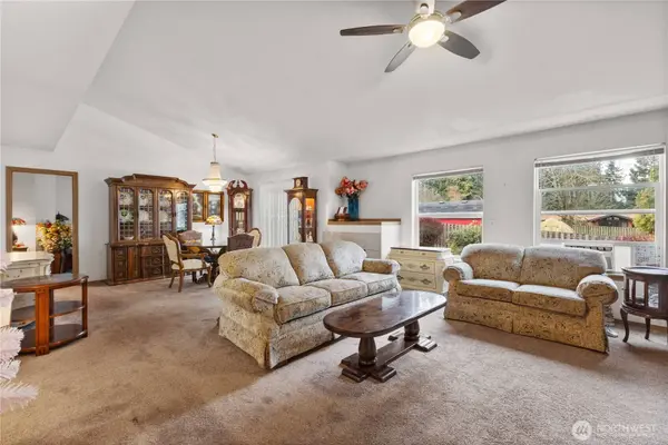 9923 74th AVE E, Puyallup, WA 98373