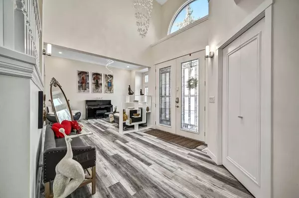 7075 Christie Briar MNR SW, Calgary, AB T3H 2H5