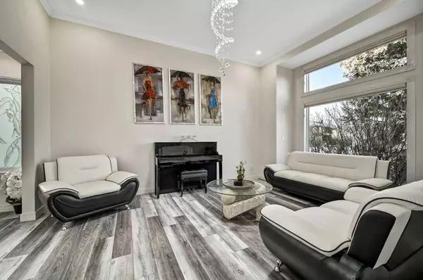 7075 Christie Briar MNR SW, Calgary, AB T3H 2H5