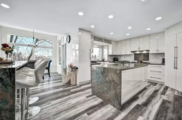 7075 Christie Briar MNR SW, Calgary, AB T3H 2H5