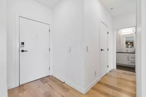 2307 14 ST SW #105, Calgary, AB T2T 3T5