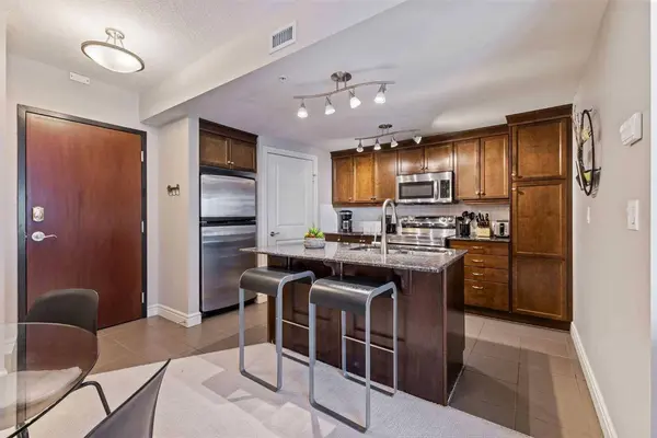 910 5 AVE SW #1106, Calgary, AB T2P 0C3