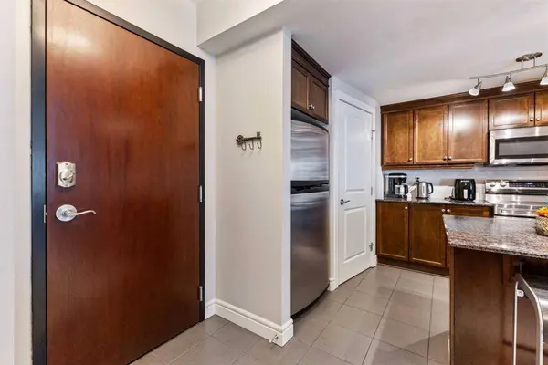 910 5 AVE SW #1106, Calgary, AB T2P 0C3