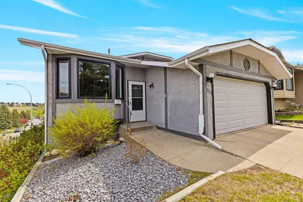 111 Edgebyne CRES NW, Calgary, AB T3A 4B4