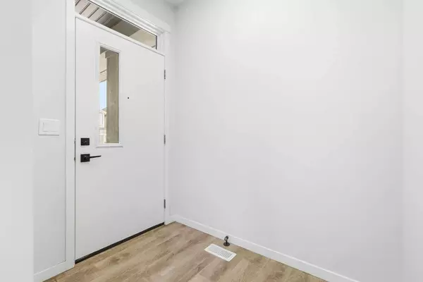 170 Herron WAY NE, Calgary, AB T3P 2K9