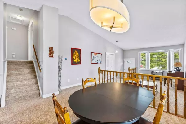 111 Edgebyne CRES NW, Calgary, AB T3A 4B4