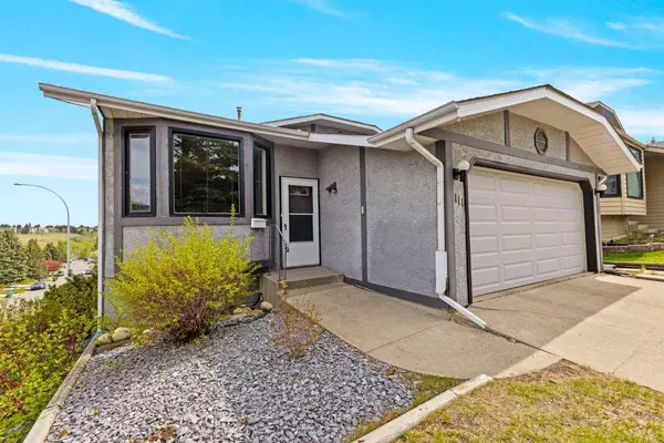 111 Edgebyne CRES NW, Calgary, AB T3A 4B4