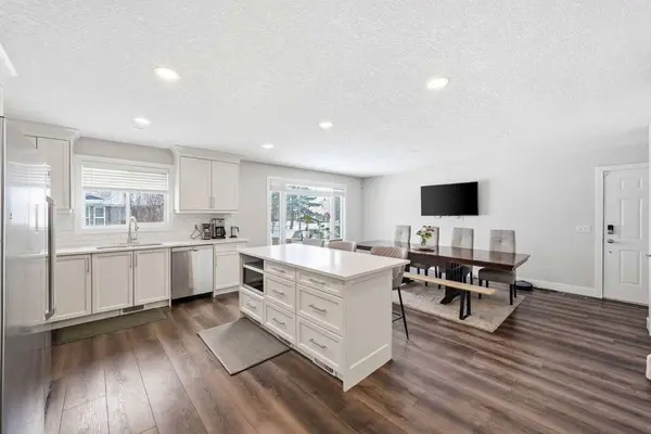 151 Templevale PL NE, Calgary, AB T1Y 4V6