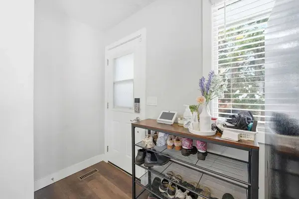 151 Templevale PL NE, Calgary, AB T1Y 4V6