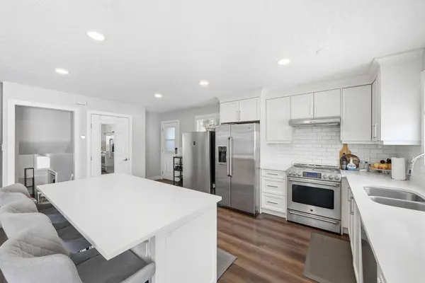 151 Templevale PL NE, Calgary, AB T1Y 4V6