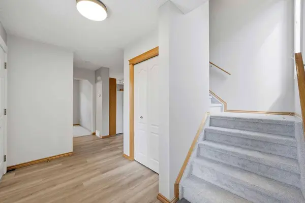 4 Big Springs Rise, Airdrie, AB T4A 1H2