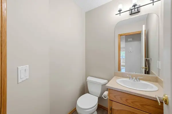 4 Big Springs Rise, Airdrie, AB T4A 1H2