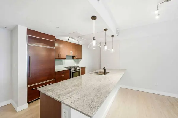 733 2 AVE SW #103, Calgary, AB T2P 0E4