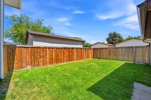 151 Templevale PL NE, Calgary, AB T1Y 4V6