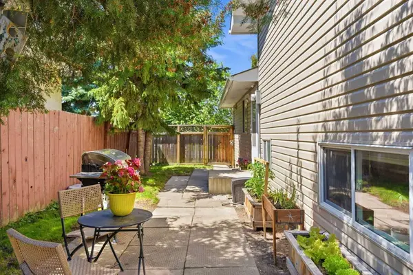 151 Templevale PL NE, Calgary, AB T1Y 4V6