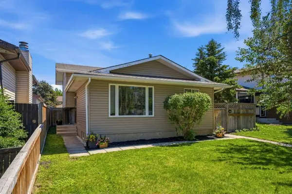 151 Templevale PL NE, Calgary, AB T1Y 4V6