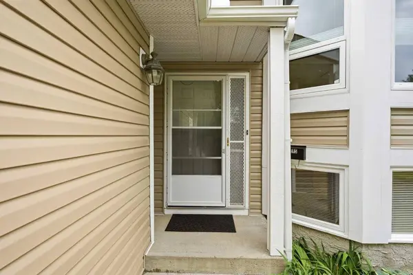 5 Sandpiper Gate NW, Calgary, AB T3K 3T8