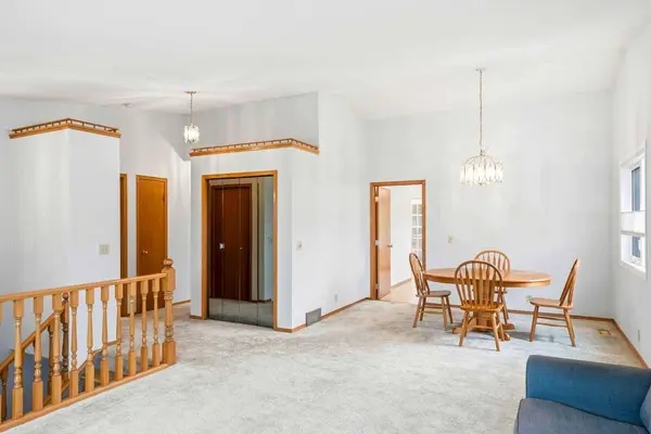 5 Sandpiper Gate NW, Calgary, AB T3K 3T8