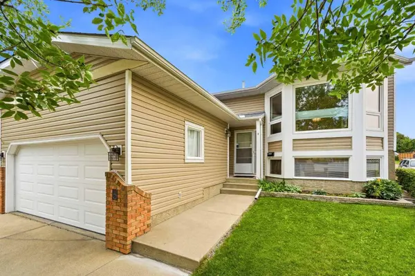 5 Sandpiper Gate NW, Calgary, AB T3K 3T8