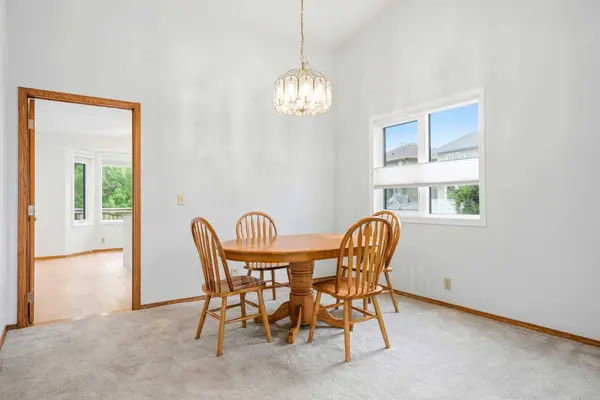 5 Sandpiper Gate NW, Calgary, AB T3K 3T8