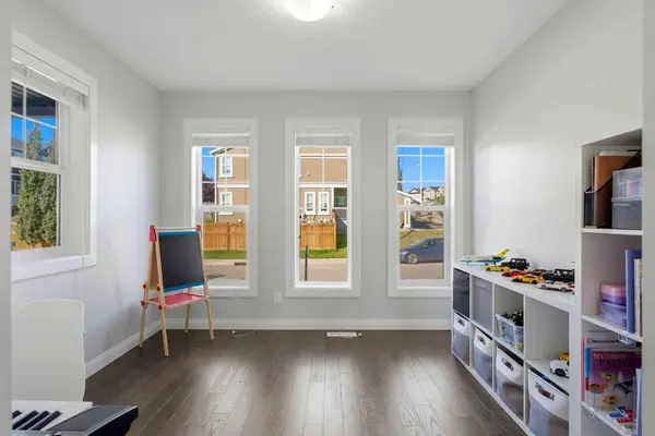 6 Evanscrest HTS NW, Calgary, AB T3P 0S3