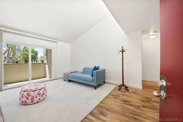 3549 Castle Glen Dr #207, San Diego, CA 92123