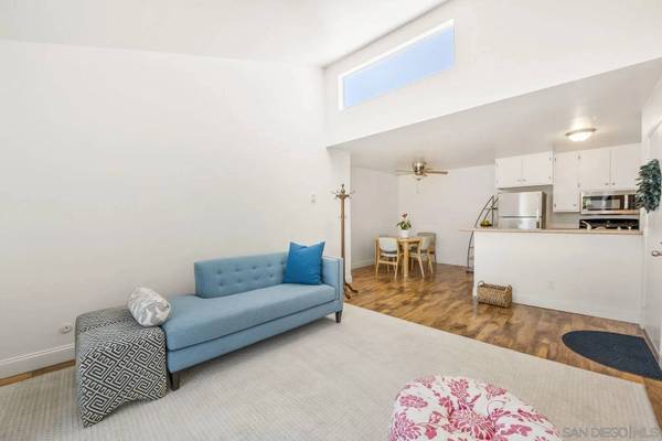 3549 Castle Glen Dr #207, San Diego, CA 92123