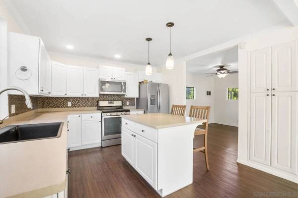 8545 Gardena Rd, Lakeside, CA 92040