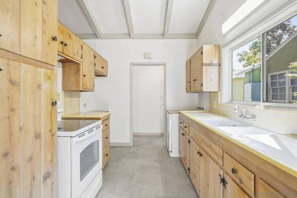 6818 Carthage St, San Diego, CA 92120