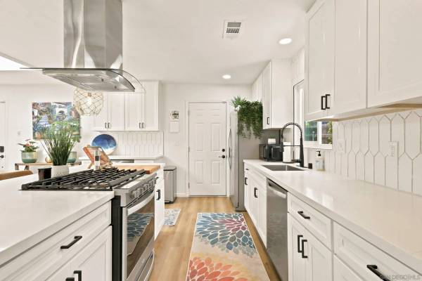 5444 Princess View, San Diego, CA 92120