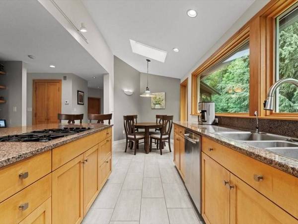 17 Storey Drive, Lincoln, MA 01773