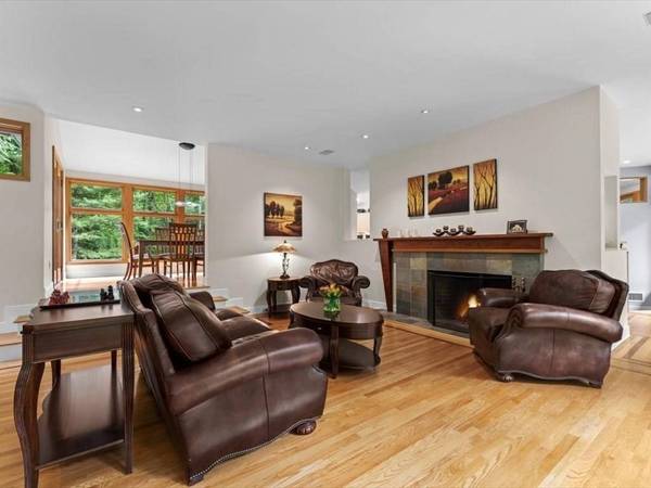 17 Storey Drive, Lincoln, MA 01773