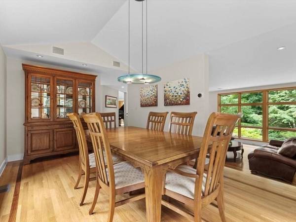 17 Storey Drive, Lincoln, MA 01773