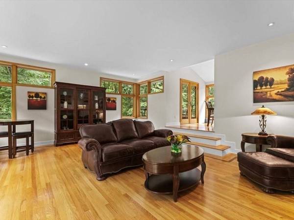 17 Storey Drive, Lincoln, MA 01773