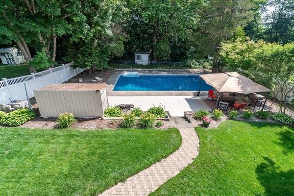 39 Park Ave, Webster, MA 01570