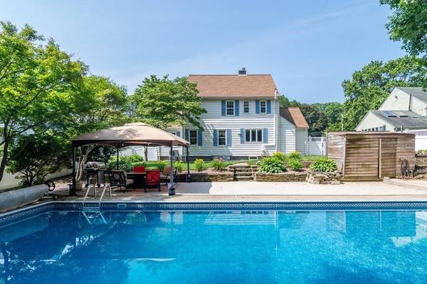 39 Park Ave, Webster, MA 01570