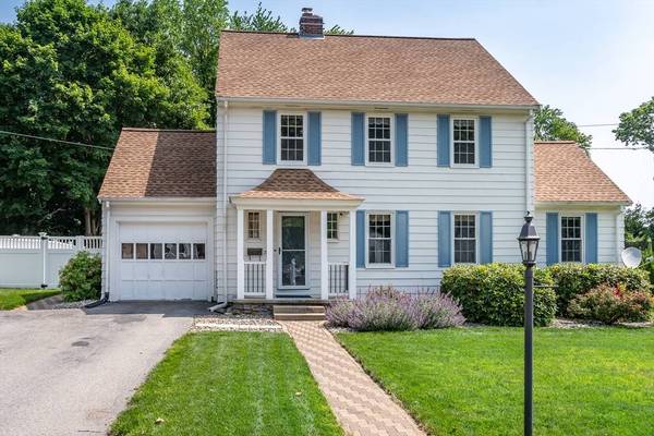 39 Park Ave, Webster, MA 01570