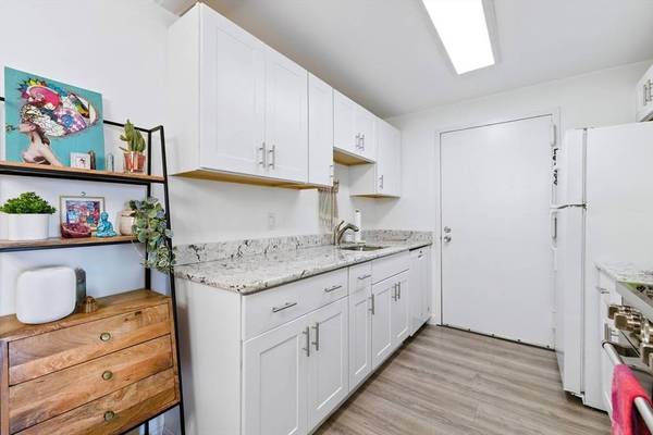 3 Post Oak Ln #1, Natick, MA 01760