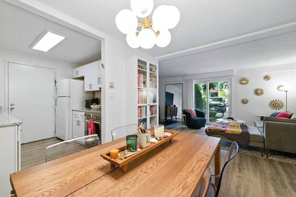 3 Post Oak Ln #1, Natick, MA 01760