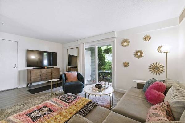 3 Post Oak Ln #1, Natick, MA 01760