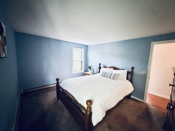 612 Dighton Ave, Taunton, MA 02780