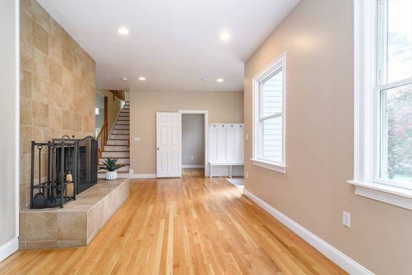 11 Parsons Way, Natick, MA 01760