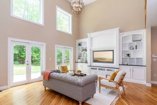 11 Parsons Way, Natick, MA 01760