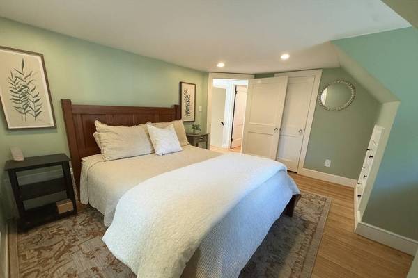 1 Windsor Ave, Natick, MA 01760