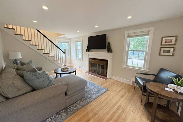 1 Windsor Ave, Natick, MA 01760