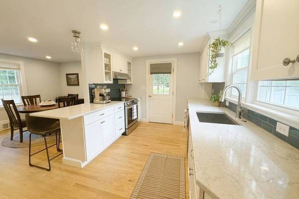 1 Windsor Ave, Natick, MA 01760