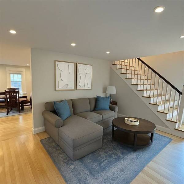 1 Windsor Ave, Natick, MA 01760