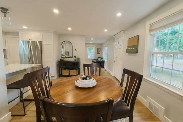 1 Windsor Ave, Natick, MA 01760